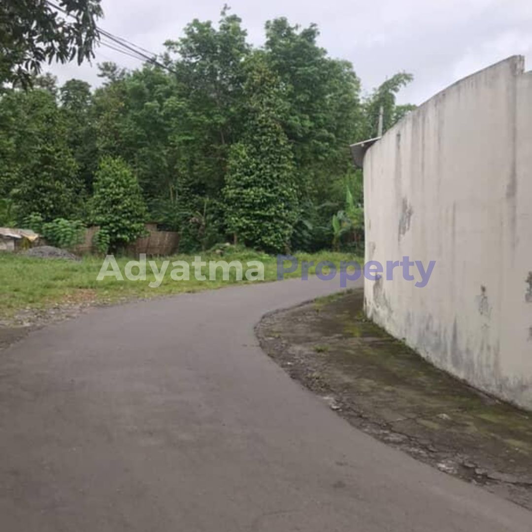 DIJUAL RUMAH TINGGAL SIAP HUNI DEKAT DENGAN JALAN KALIURANG BELAKANG KAMPUS UNIVERSITAS ISLAM INDONESIA