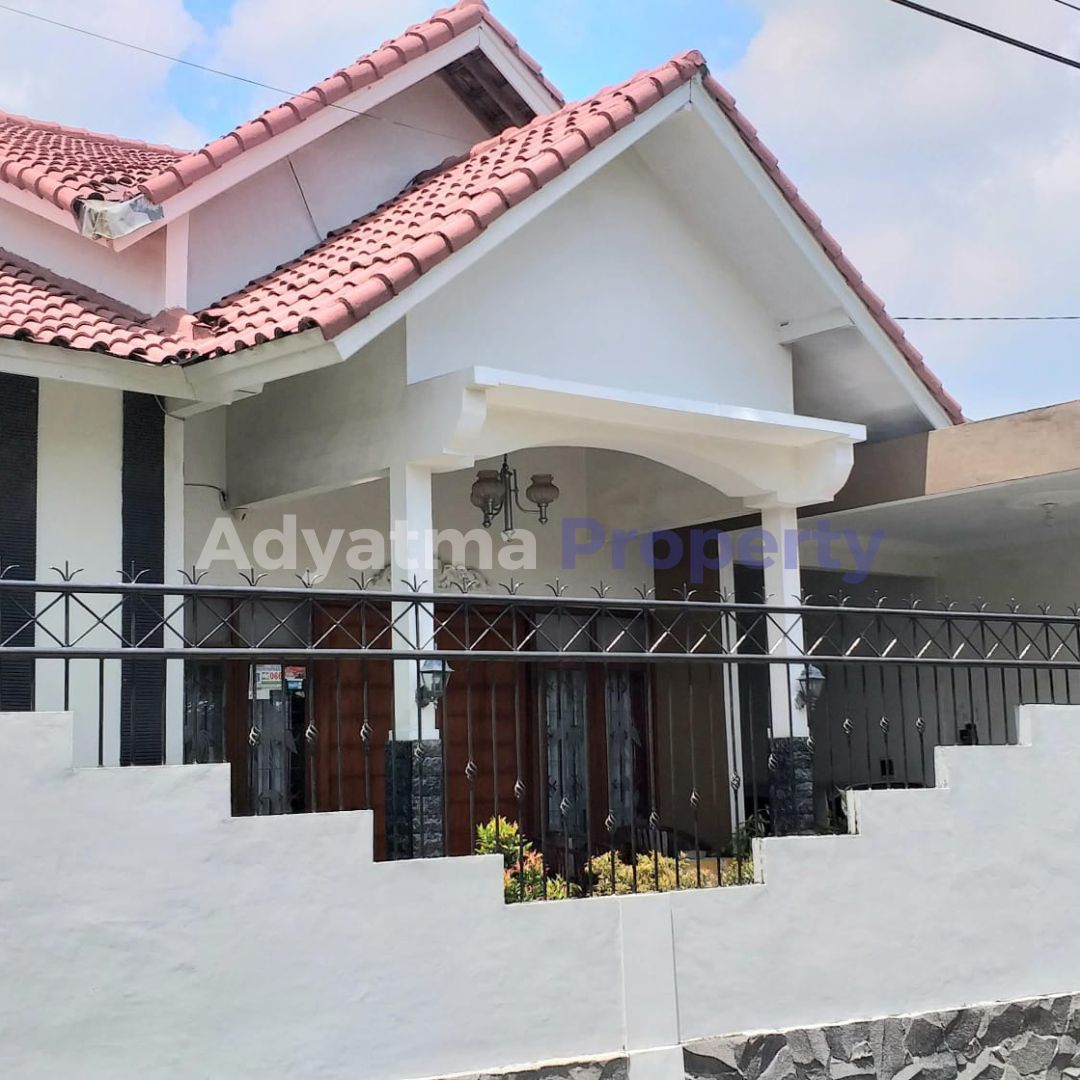 DIJUAL RUMAH TINGGAL SIAP HUNI DEKAT DENGAN JALAN KALIURANG BELAKANG KAMPUS UNIVERSITAS ISLAM INDONESIA