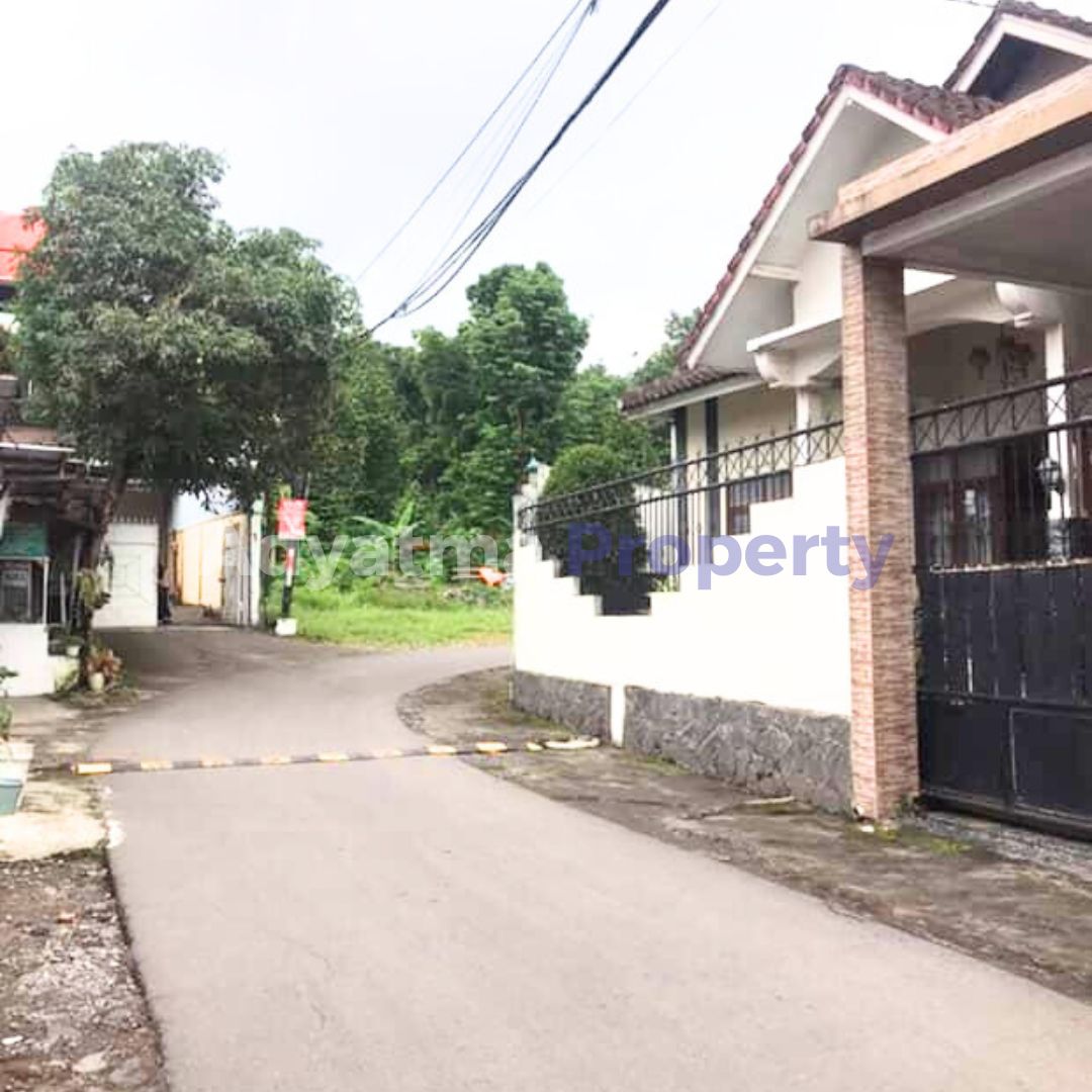 DIJUAL RUMAH TINGGAL SIAP HUNI DEKAT DENGAN JALAN KALIURANG BELAKANG KAMPUS UNIVERSITAS ISLAM INDONESIA