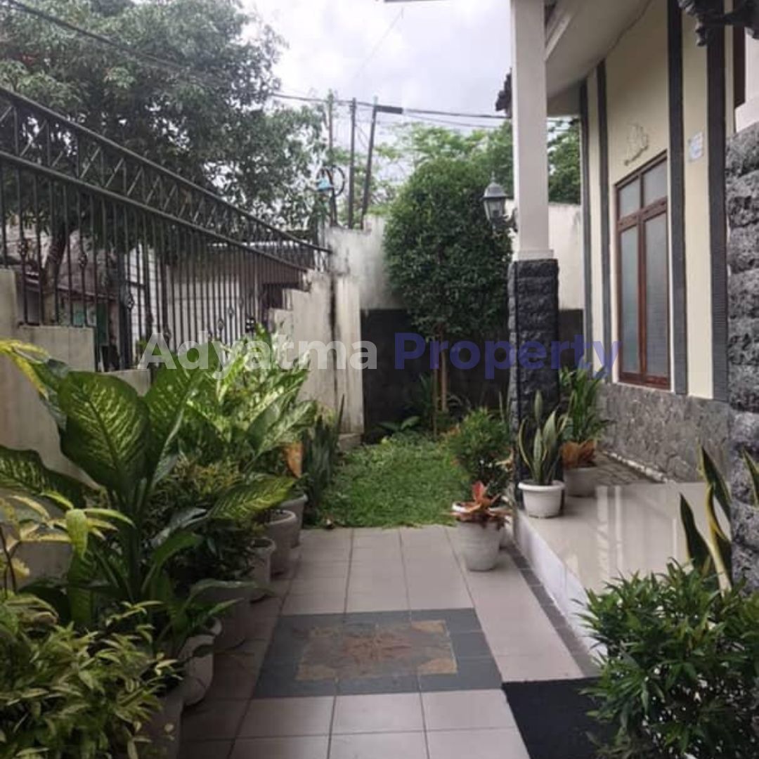 DIJUAL RUMAH TINGGAL SIAP HUNI DEKAT DENGAN JALAN KALIURANG BELAKANG KAMPUS UNIVERSITAS ISLAM INDONESIA